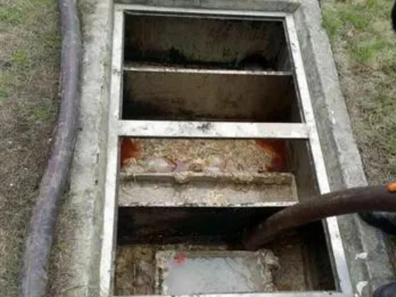 人民路街道隔油池清理