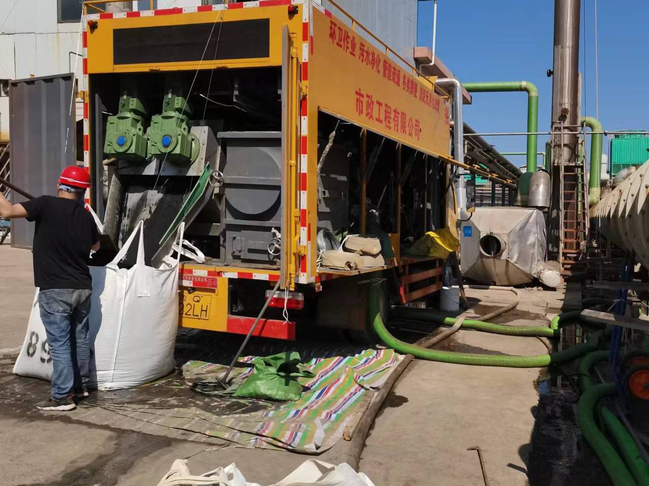 人民路街道淤泥压干处理