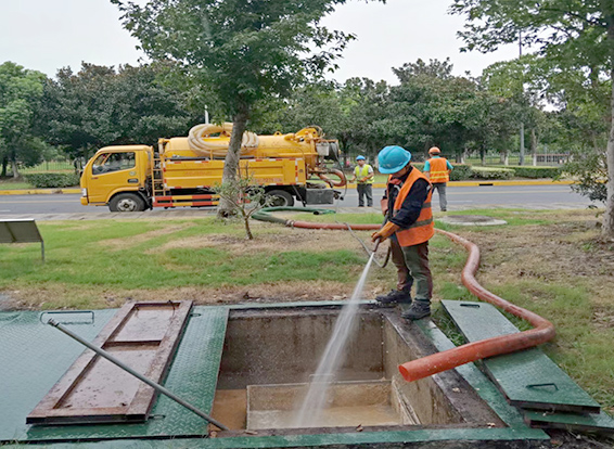 人民路街道化油池清理